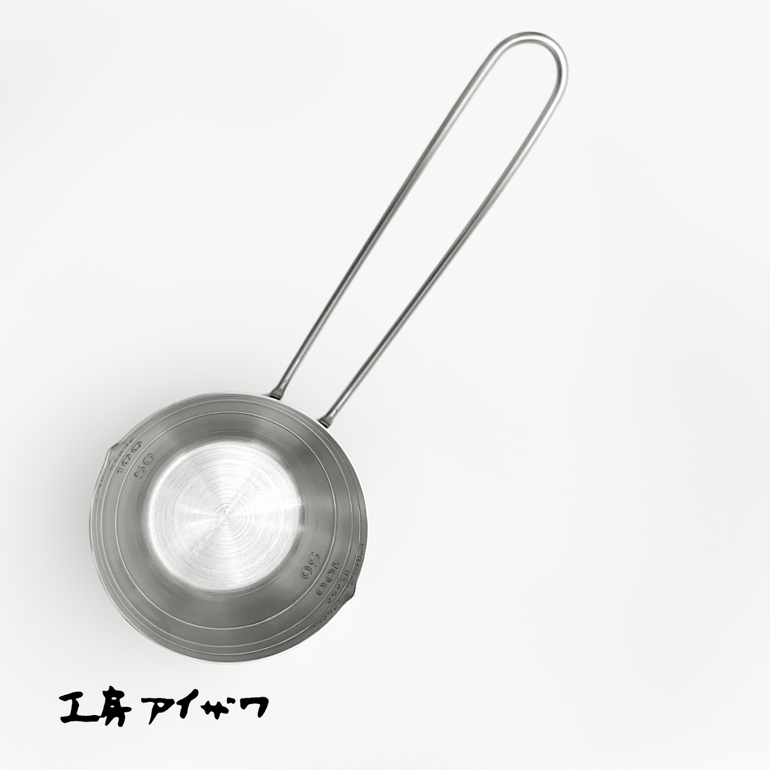 https://www.heymomsmarket.com/cdn/shop/products/aizawa-measuring-cup-3_1024x1024@2x.png?v=1680805981